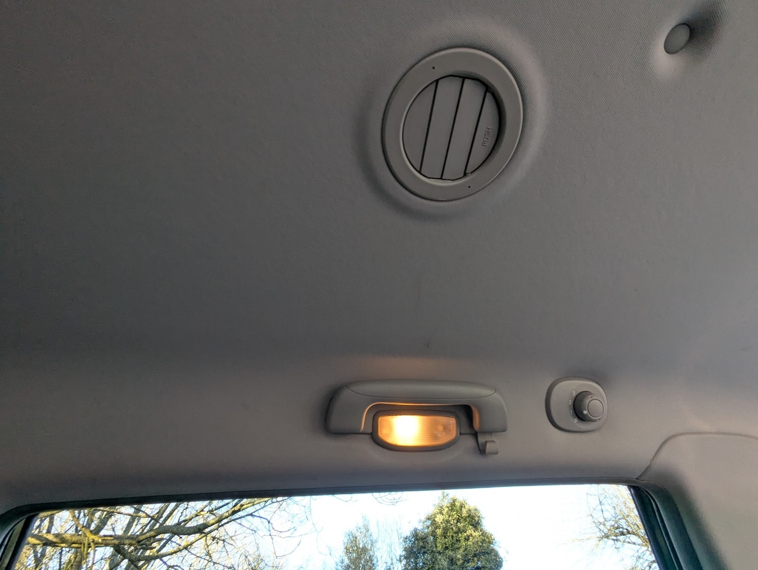 Used Ssangyong Turismo 2014 for sale - 77096916: Photo 32