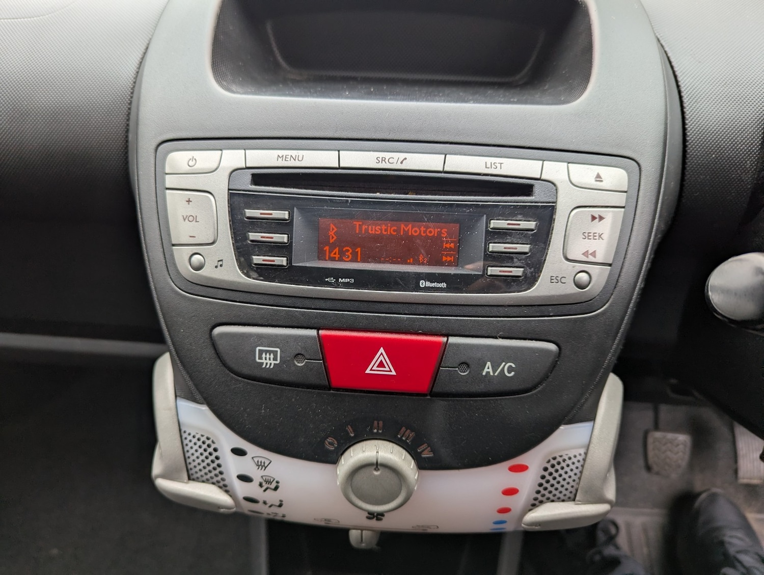 Used Peugeot 107 2014 for sale - 76687390: Photo 16