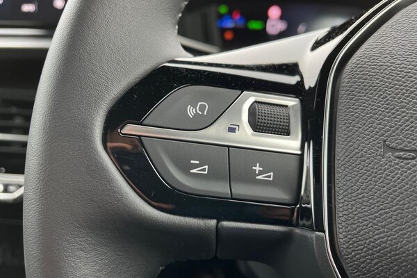 Used Peugeot E-2008 2024 for sale - 76131458: Photo 34