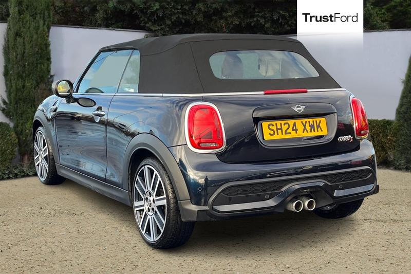 Used MINI Convertible 2024 for sale - 76830321: Photo 2