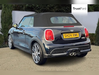 Used MINI Convertible 2024 for sale - 76830321: Photo