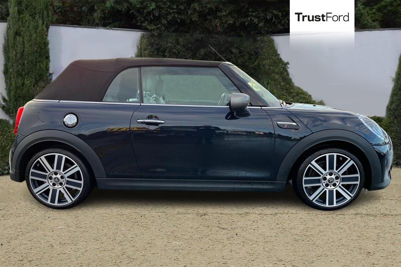 Used MINI Convertible 2024 for sale - 76830321: Photo 3