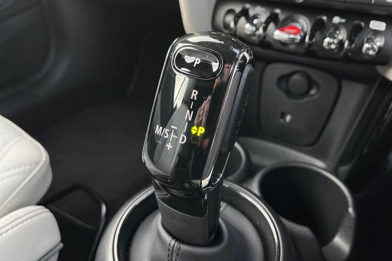 Used MINI Convertible 2024 for sale - 76830321: Photo 32