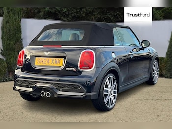 Used MINI Convertible 2024 for sale - 76830321: Photo