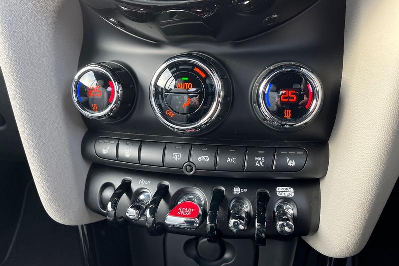 Used MINI Convertible 2024 for sale - 76767070: Photo 30