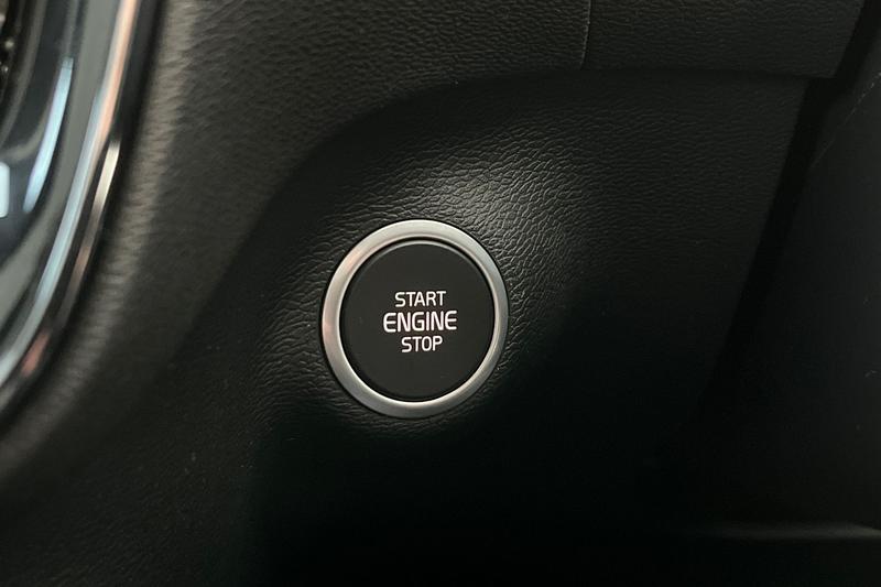 Used Volvo XC40 for sale - 77176434: Photo 30