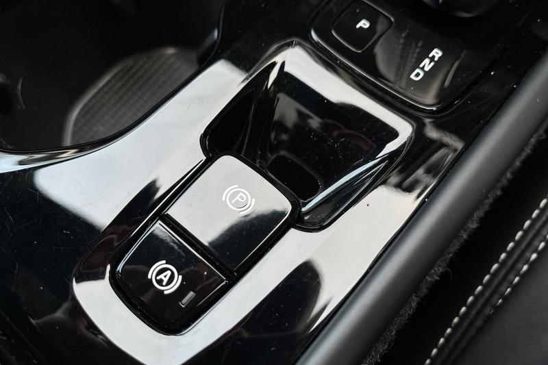 Used Volvo XC40 for sale - 77176434: Photo 32