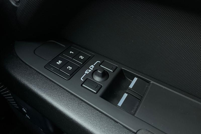 Used Land Rover Defender 2023 for sale - 77834318: Photo 16