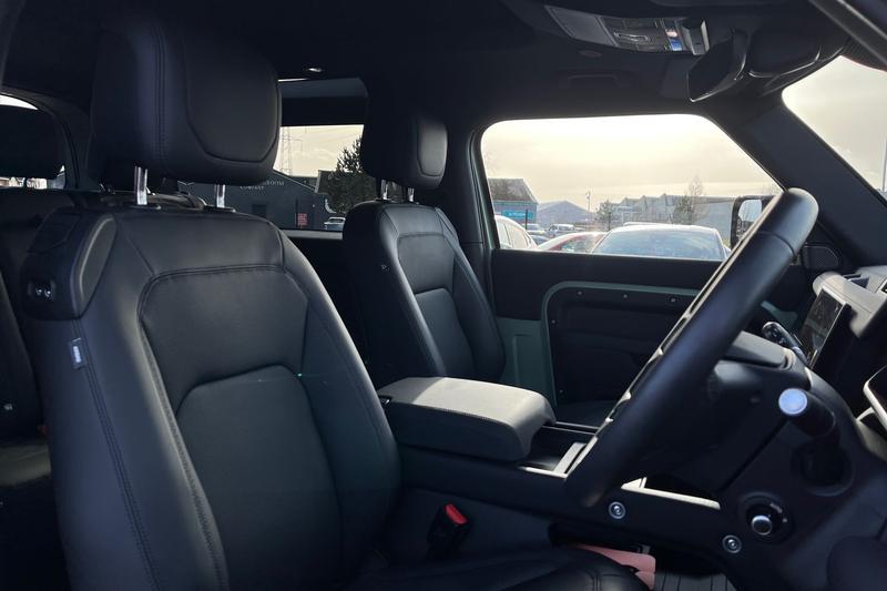 Used Land Rover Defender 2023 for sale - 77834318: Photo 17