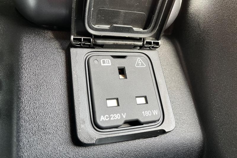 Used Land Rover Defender 2023 for sale - 77834318: Photo 39