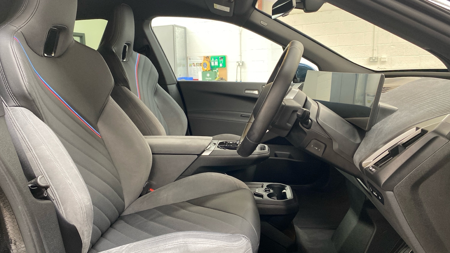 Used BMW iX 2025 for sale - 77744184: Photo 11