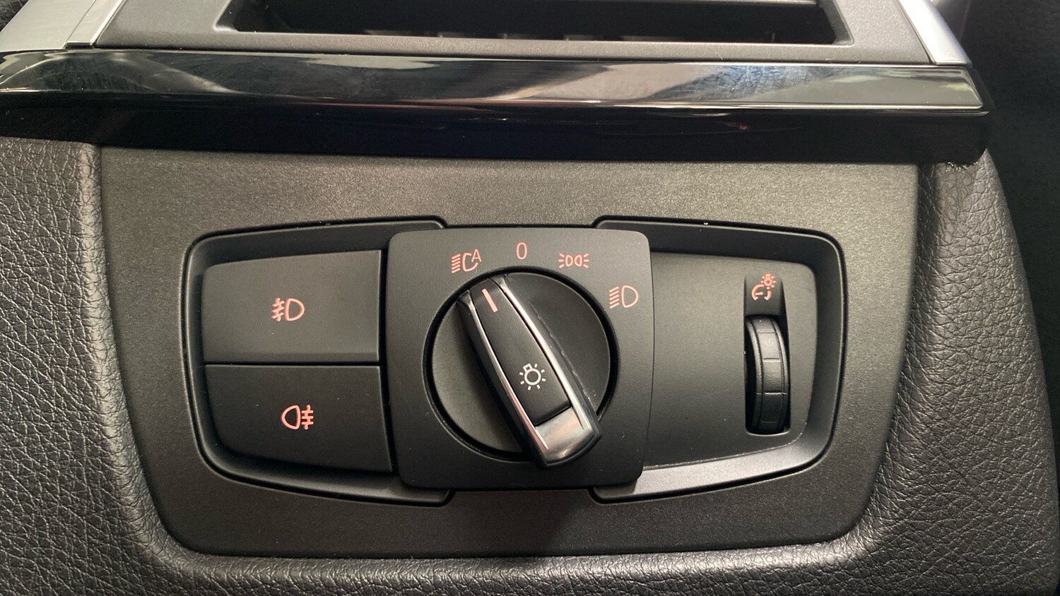 Used BMW 3 Series 2018 for sale - 77902863: Photo 54