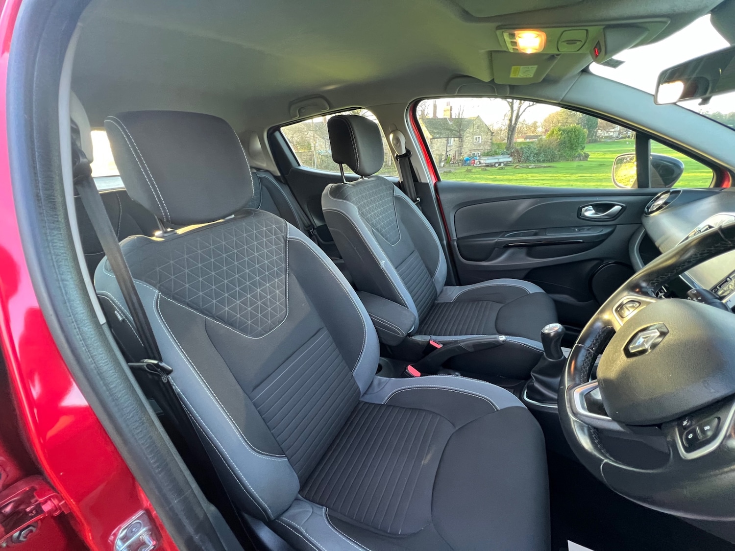 Used Renault Clio 2016 for sale - 76958861: Photo 17