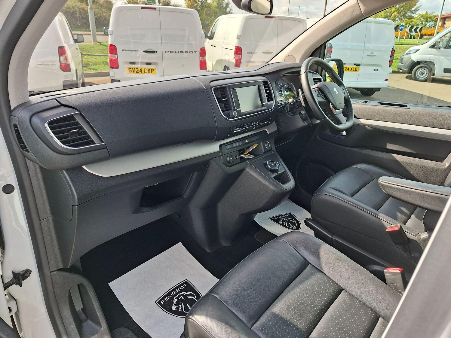 Used Peugeot Traveller 2020 for sale - 77413181: Photo 30