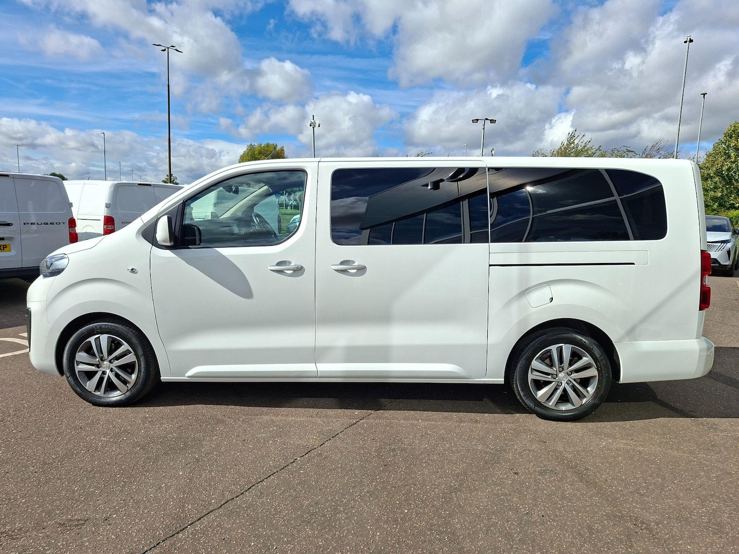 Used Peugeot Traveller 2020 for sale - 77413181: Photo 8