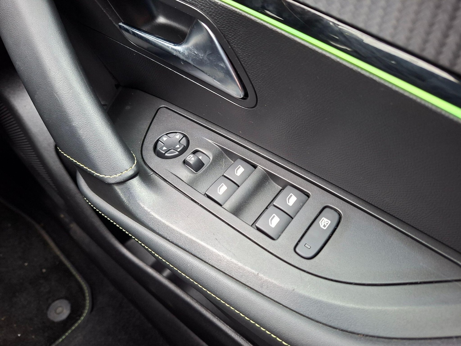 Used Peugeot 2008 2022 for sale - 77671523: Photo 28