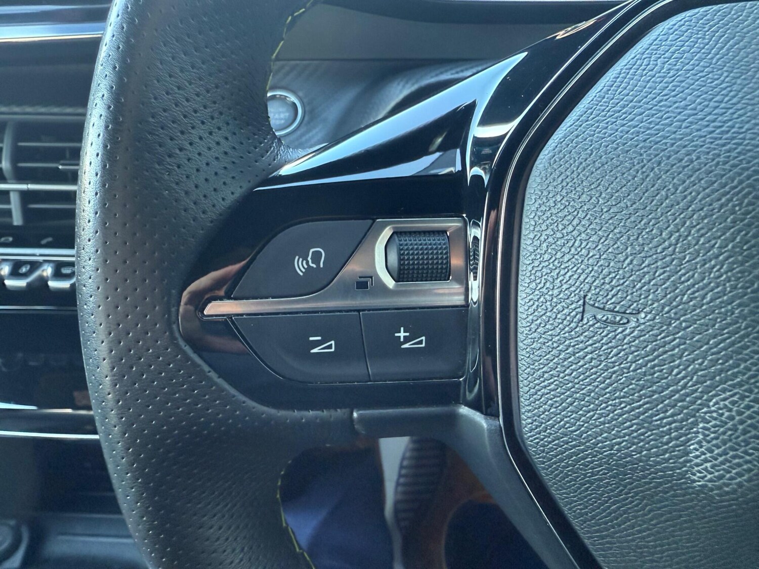 Used Peugeot 2008 2021 for sale - 77413180: Photo 17