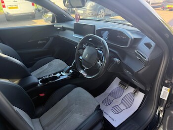 Used Peugeot 2008 2021 for sale - 77413180: Photo