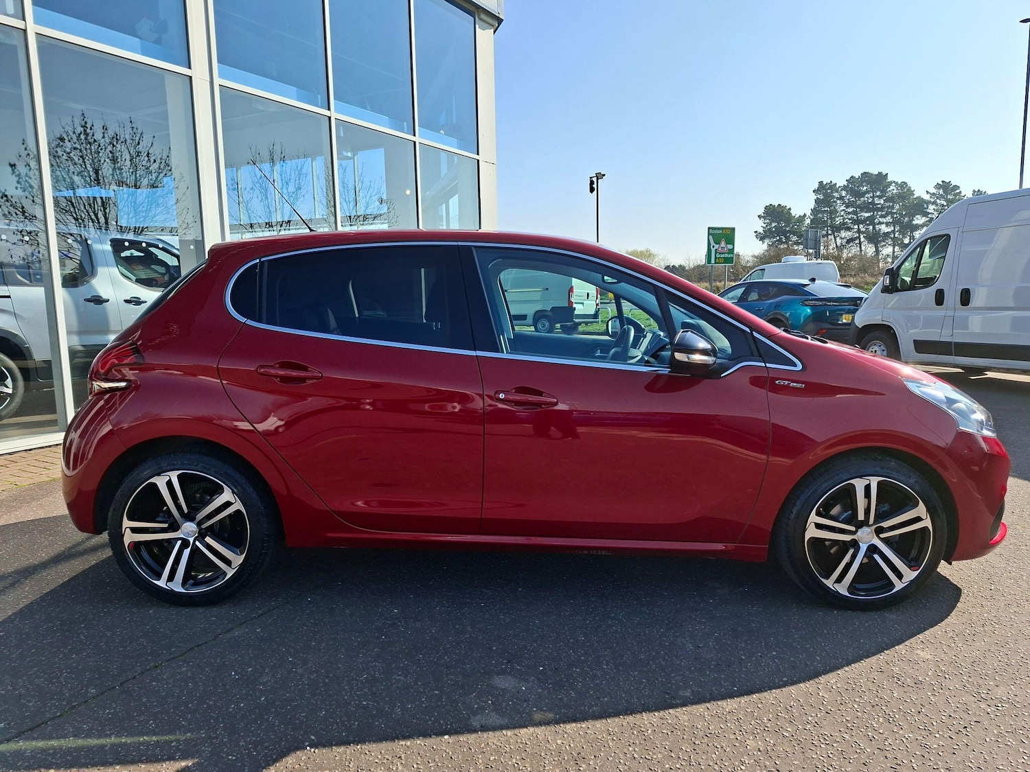 Used Peugeot 208 2018 for sale - 77768239: Photo 2