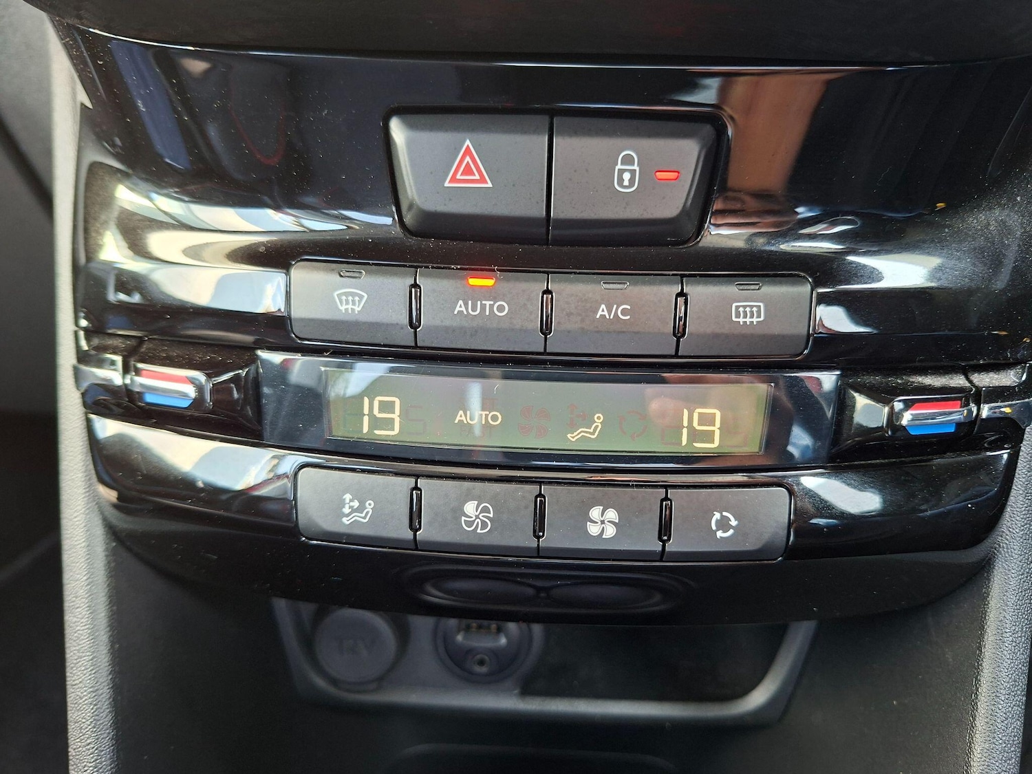 Used Peugeot 208 2018 for sale - 77768239: Photo 55