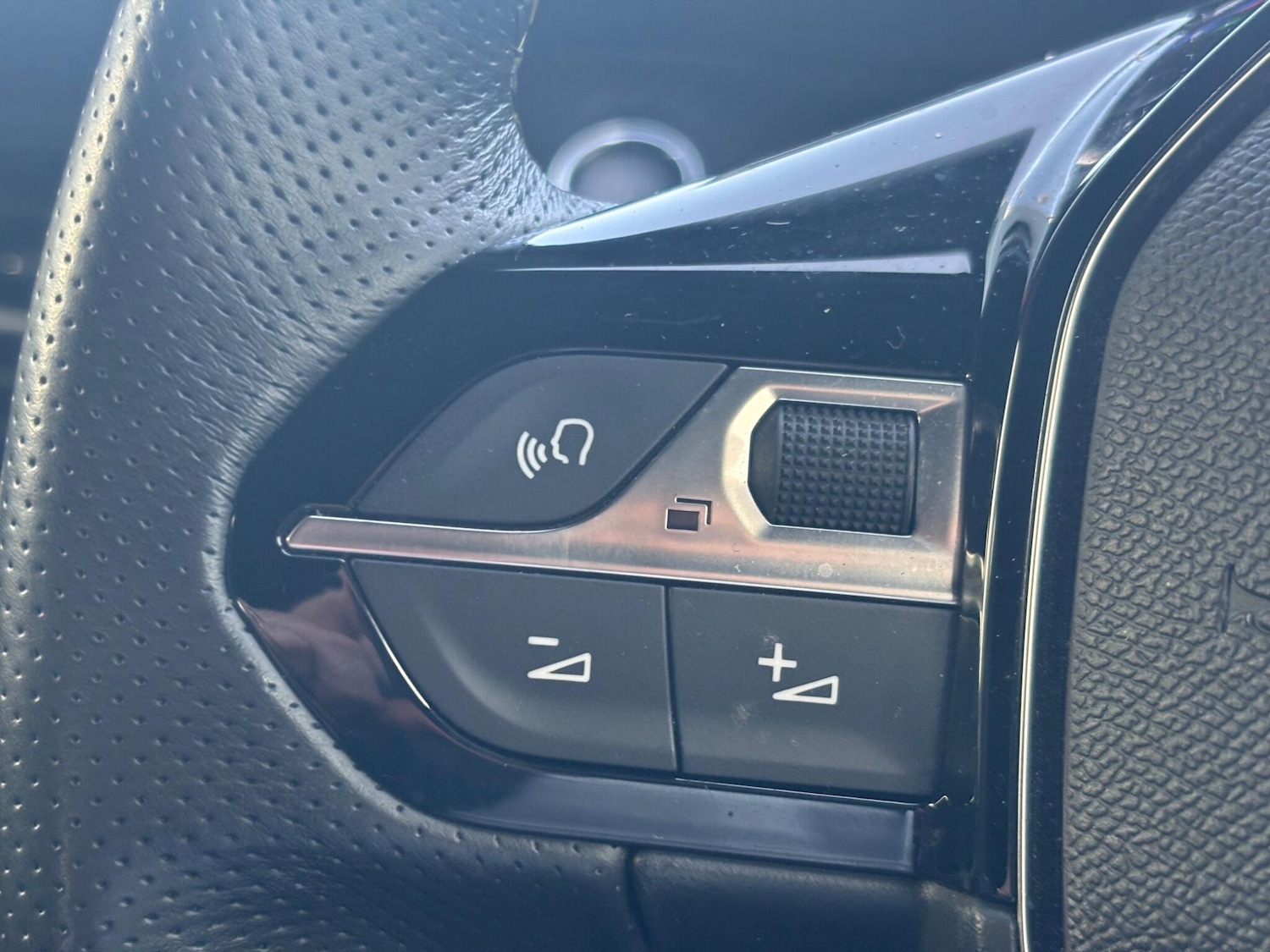 Used Peugeot E-2008 2024 for sale - 77671173: Photo 20