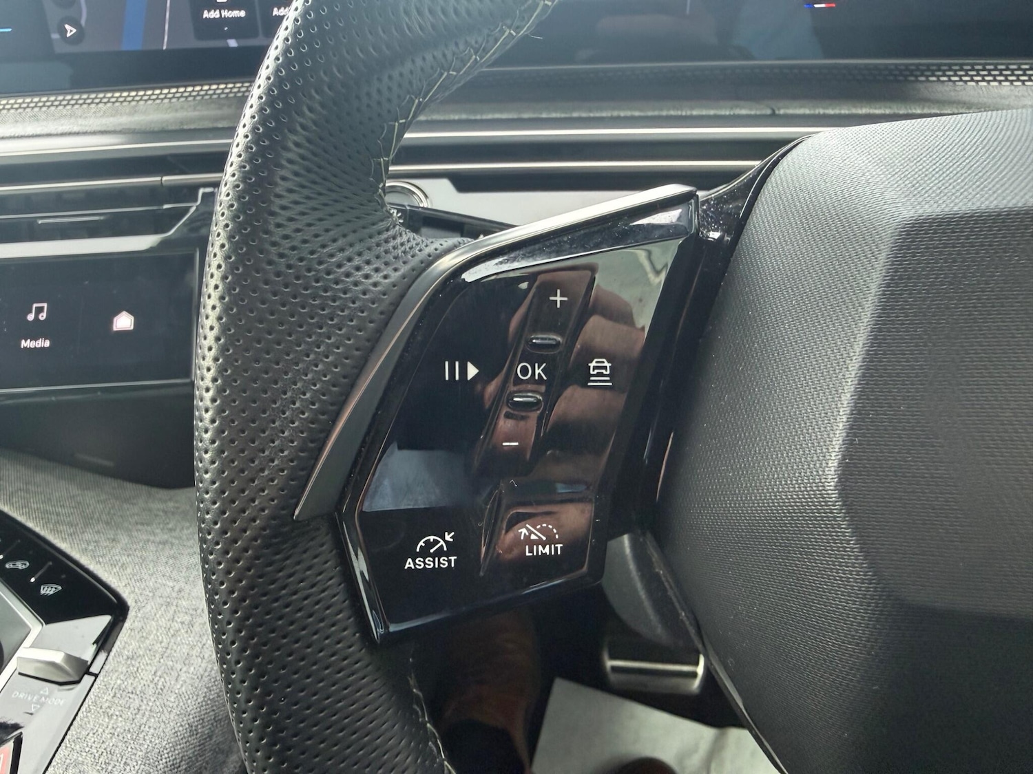 Used Peugeot E-3008 2024 for sale - 77538511: Photo 18