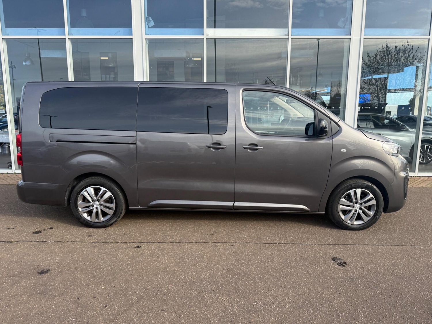 Used Peugeot Traveller 2023 for sale - 77413214: Photo 11