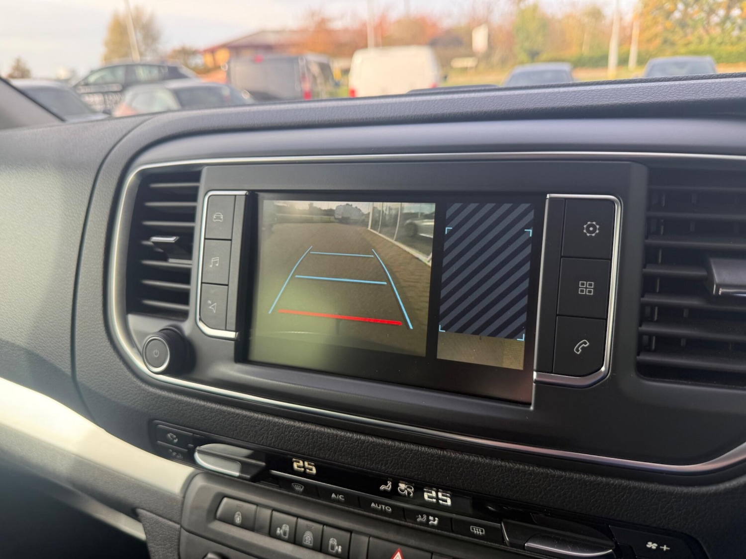 Used Peugeot Traveller 2023 for sale - 77413214: Photo 28