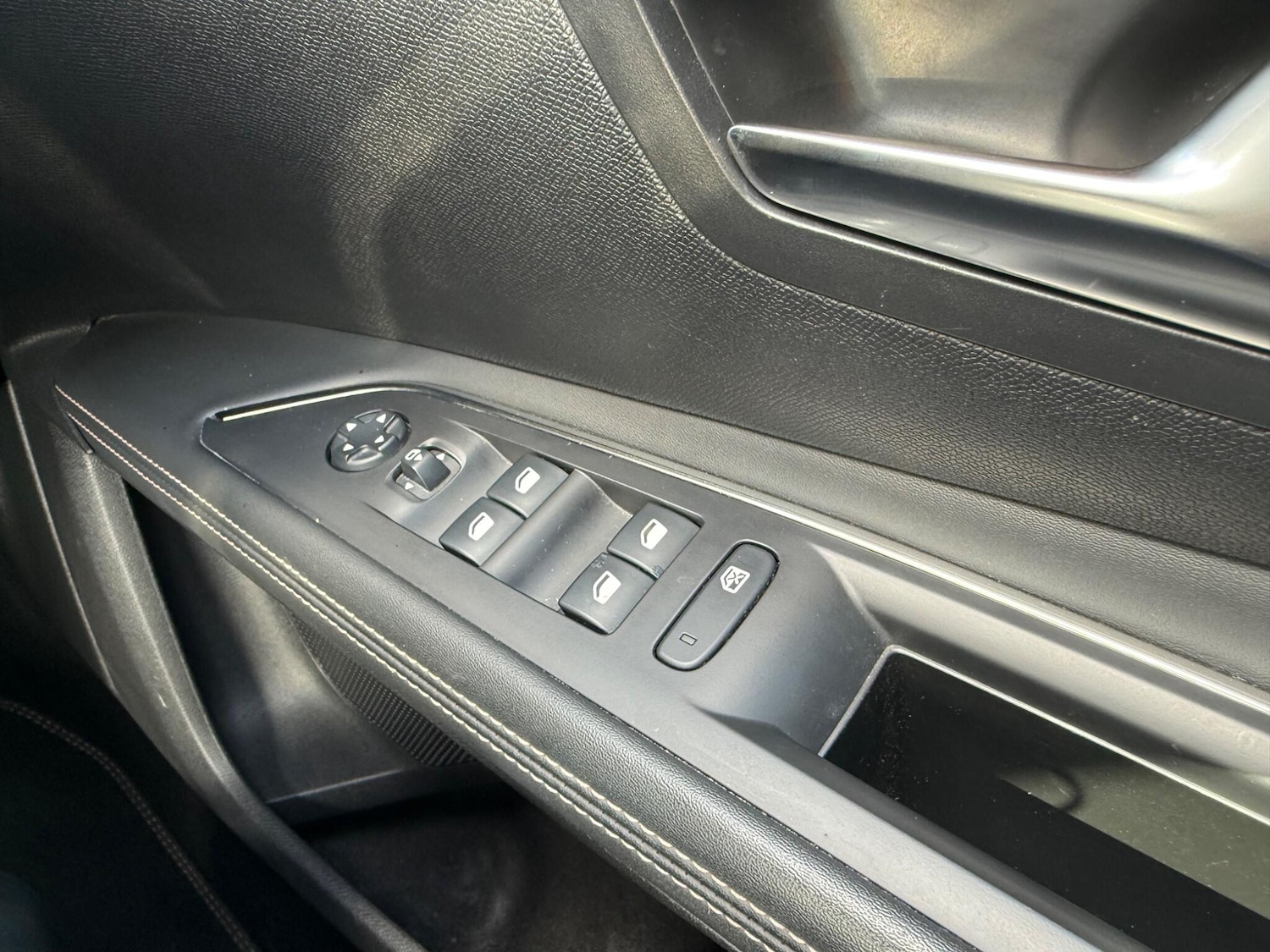 Used Peugeot 5008 2020 for sale - 78072054: Photo 16