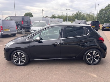 Used Peugeot 208 2017 for sale - 79181784: Photo