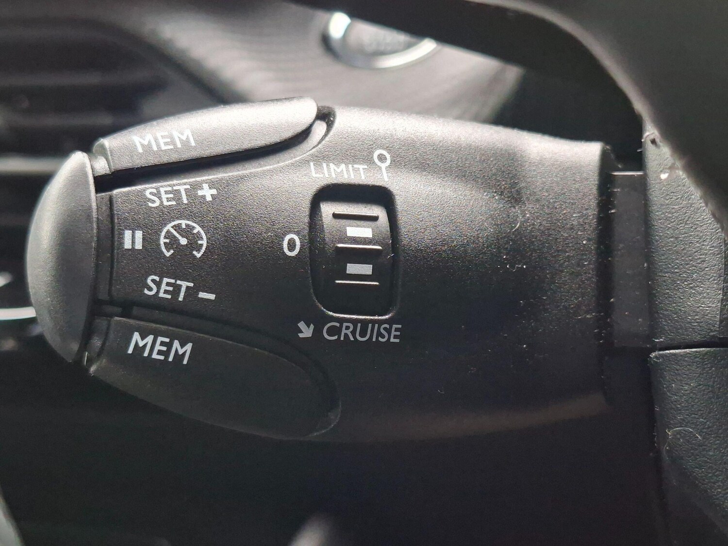 Used Peugeot E-2008 2024 for sale - 77456497: Photo 24