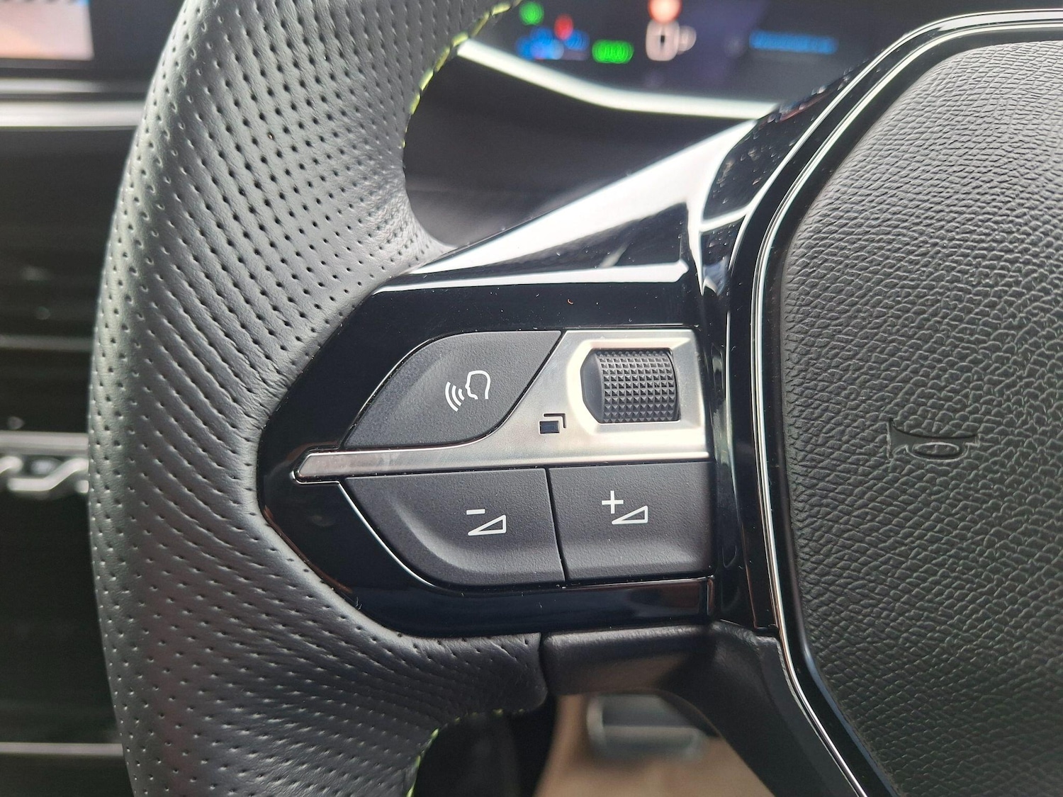 Used Peugeot E-2008 2024 for sale - 77456497: Photo 25