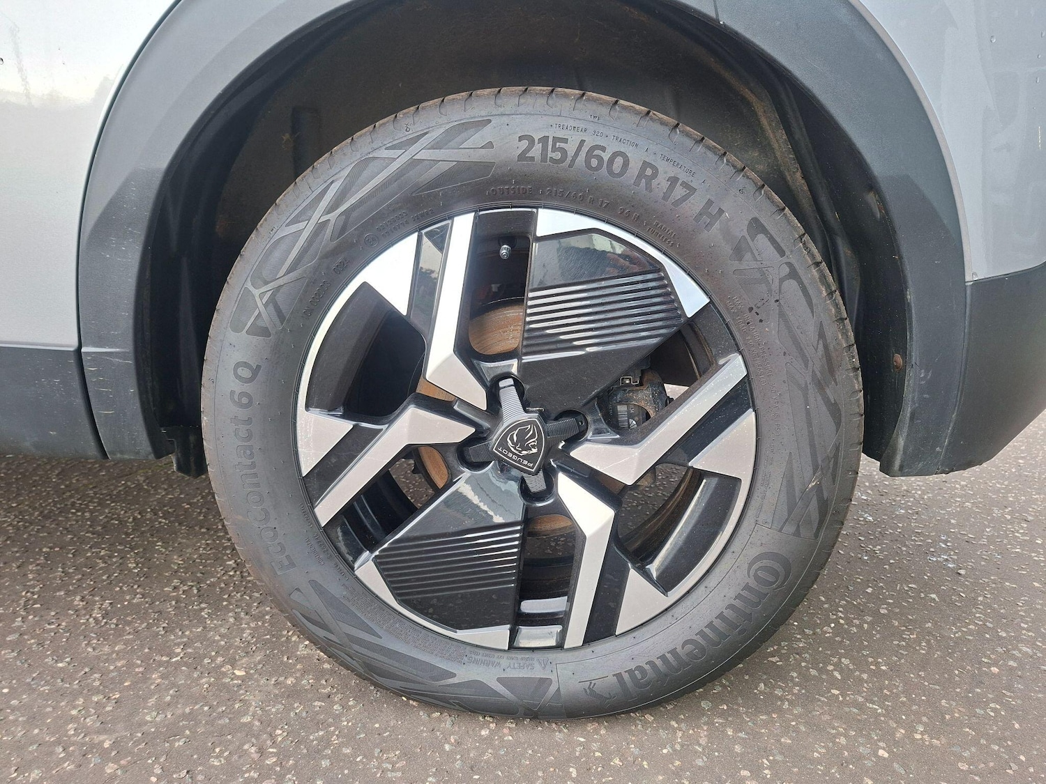 Used Peugeot E-2008 2024 for sale - 77456497: Photo 30