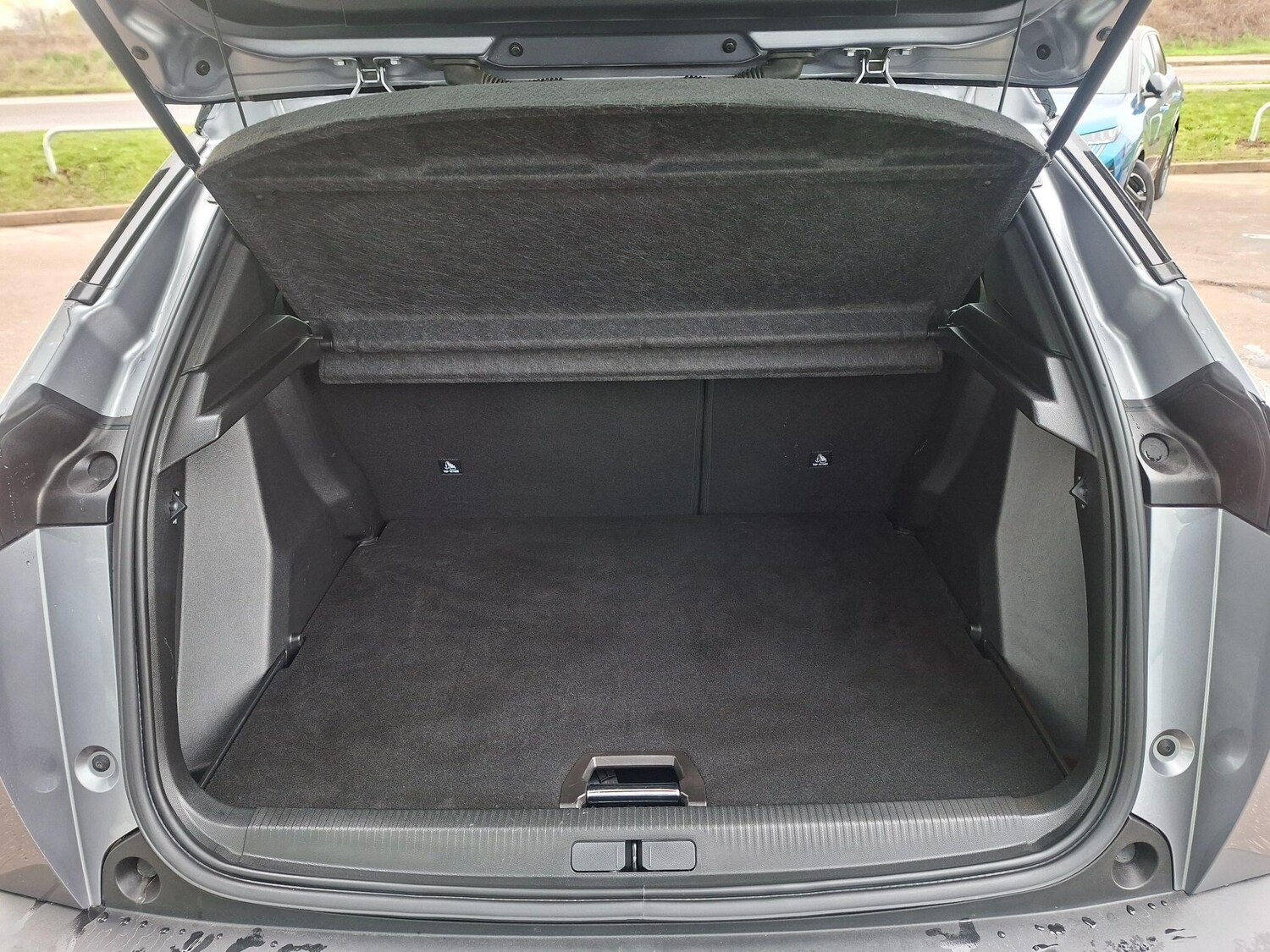 Used Peugeot E-2008 2024 for sale - 77456497: Photo 49