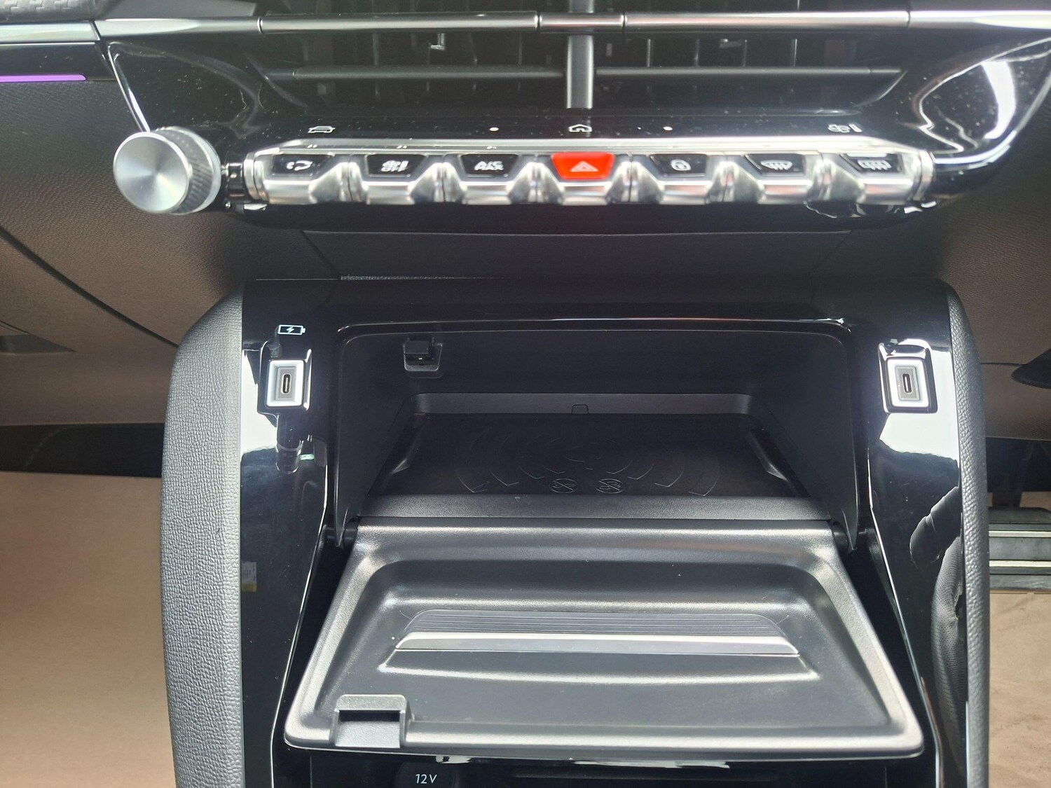 Used Peugeot E-2008 2024 for sale - 77456497: Photo 65