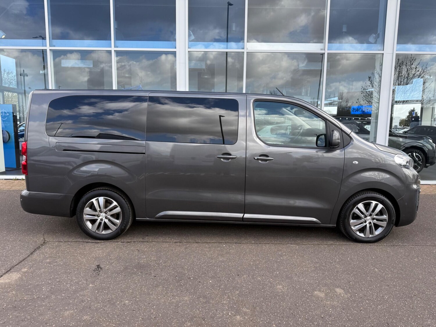 Used Peugeot Traveller 2020 for sale - 78100326: Photo 10