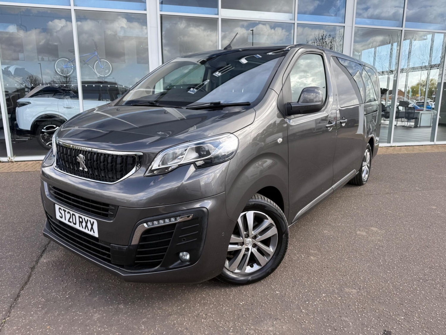 Used Peugeot Traveller 2020 for sale - 78100326: Photo 2