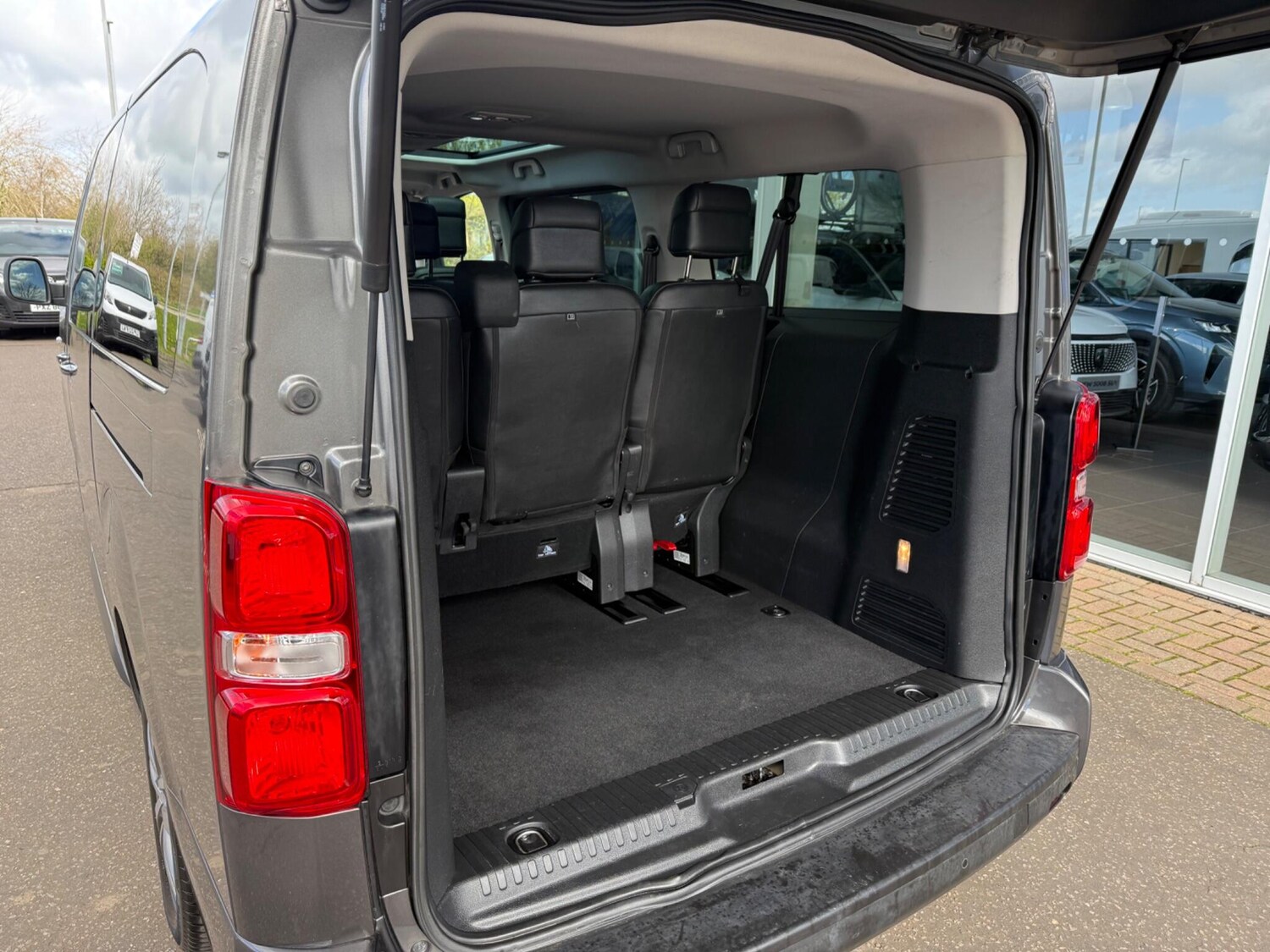 Used Peugeot Traveller 2020 for sale - 78100326: Photo 31