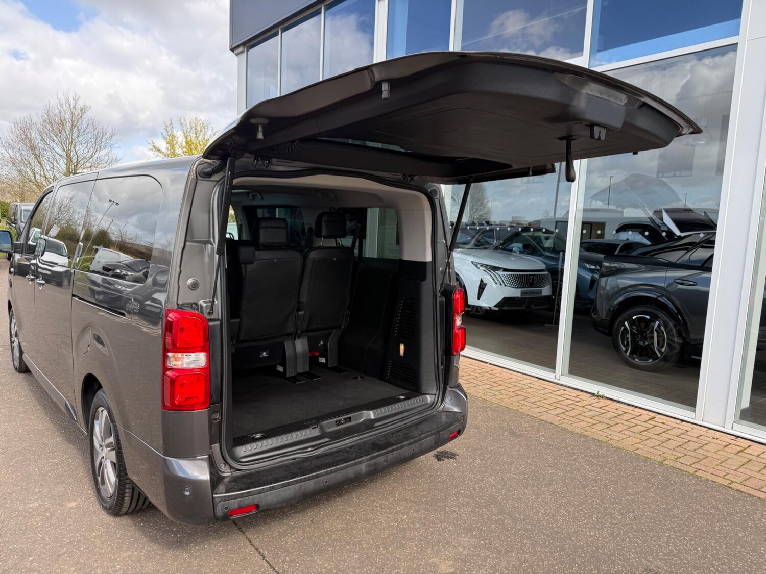 Used Peugeot Traveller 2020 for sale - 78100326: Photo 7