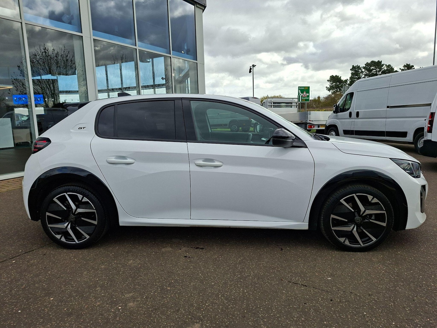 Used Peugeot 208 for sale - 77994356: Photo 2