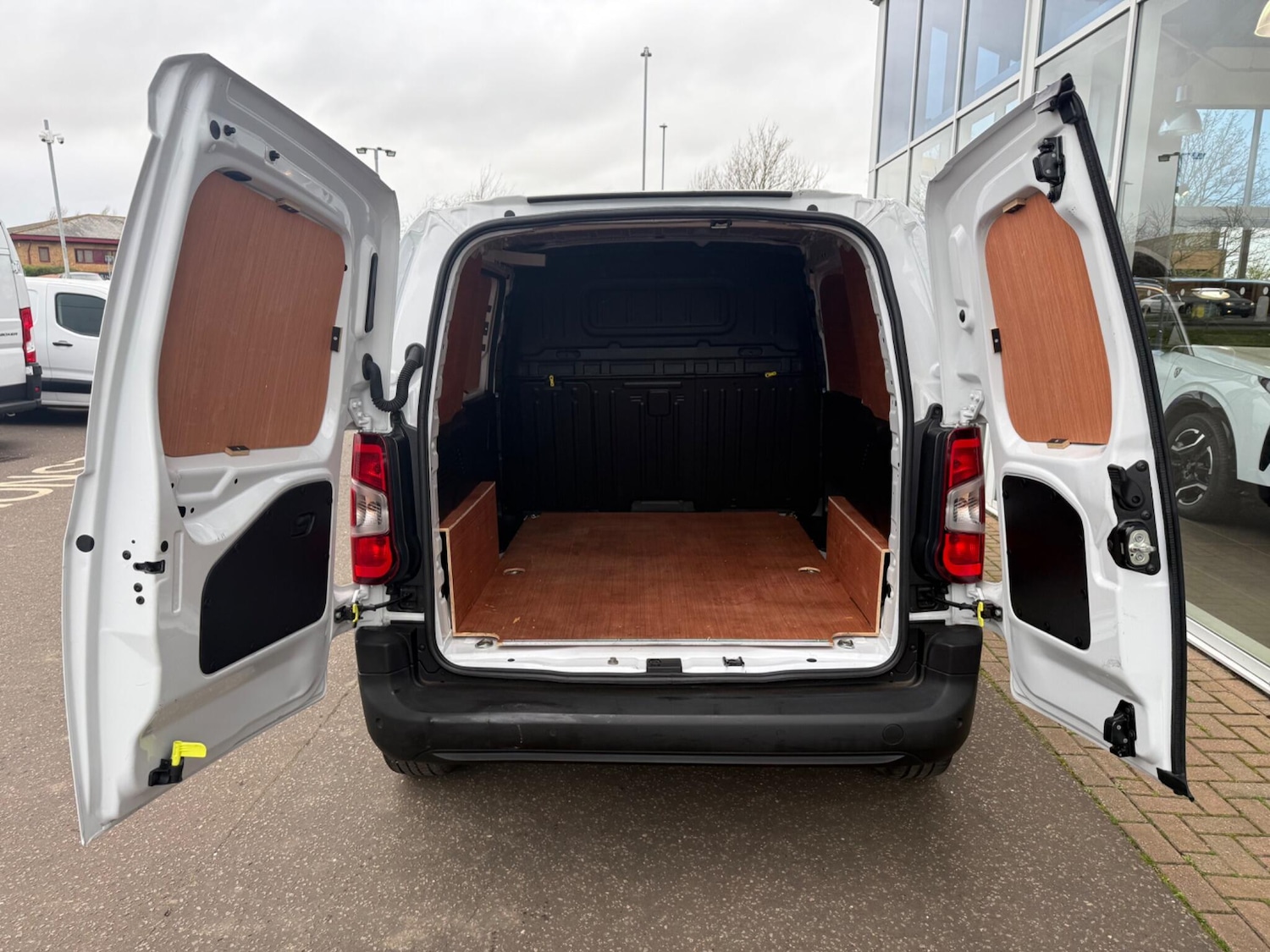 Used Peugeot Partner 2022 for sale - 77839056: Photo 9