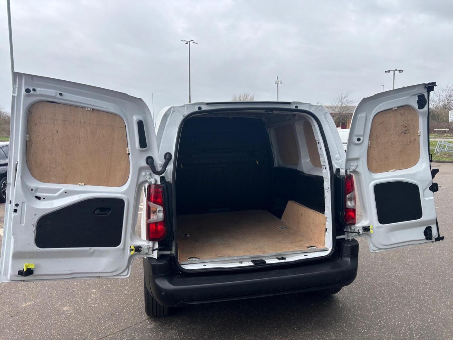 Used Peugeot Partner 2022 for sale - 77646923: Photo 10