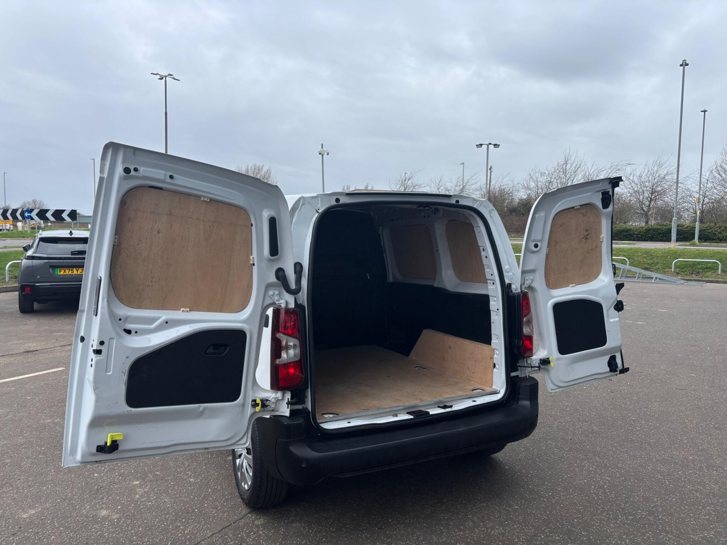 Used Peugeot Partner 2022 for sale - 77646923: Photo 45