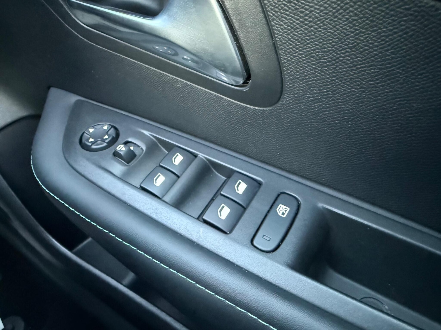 Used Peugeot 208 2022 for sale - 77413177: Photo 32