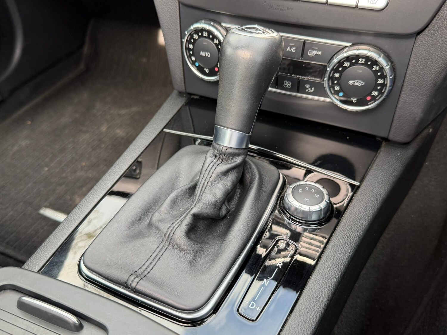 Used Mercedes-Benz C Class 2011 for sale - 77927987: Photo 50