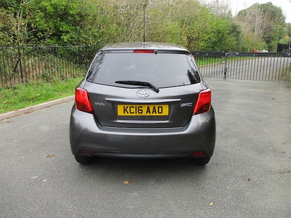 Used Toyota Yaris 2016 for sale - 76313081: Photo 2