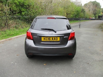 Used Toyota Yaris 2016 for sale - 76313081: Photo 2
