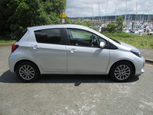 Used Toyota Yaris 2016 for sale - 74876928: Photo 2