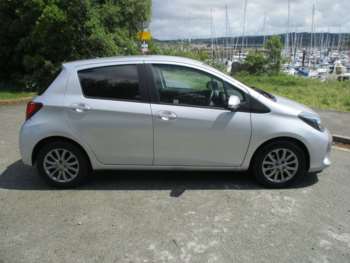 Used Toyota Yaris 2016 for sale - 74876928: Photo