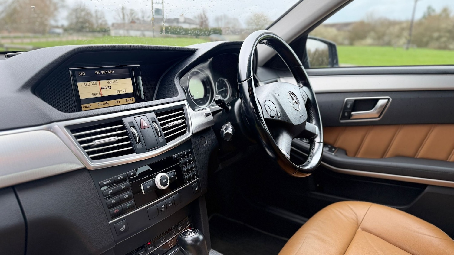 Used Mercedes-Benz E Class 2011 for sale - 77903150: Photo 18